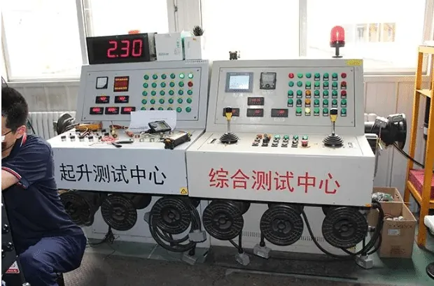 Lifting and electrical test consoles at the Kitanocrane test center