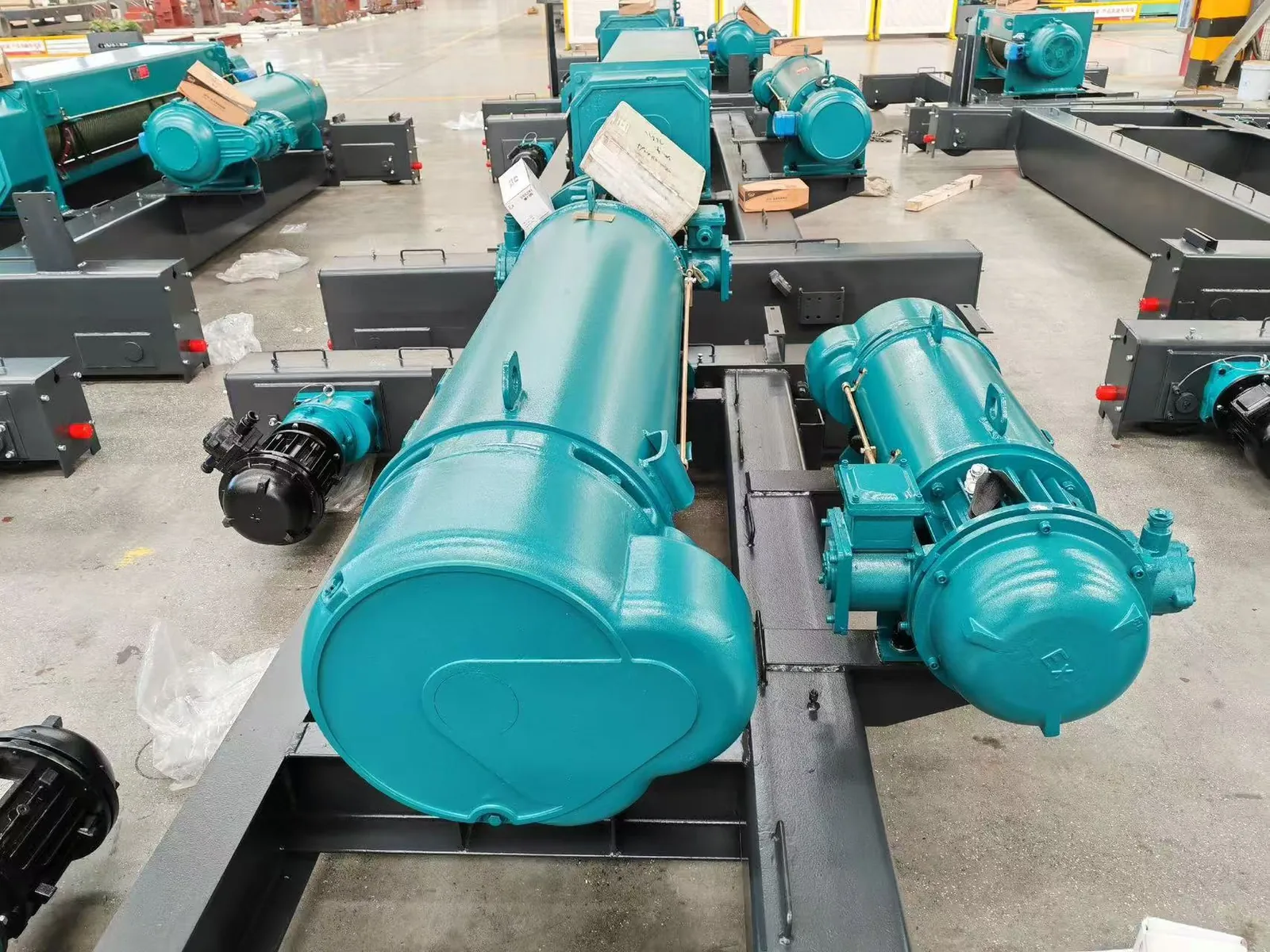 Wire rope hoists on the assembly line