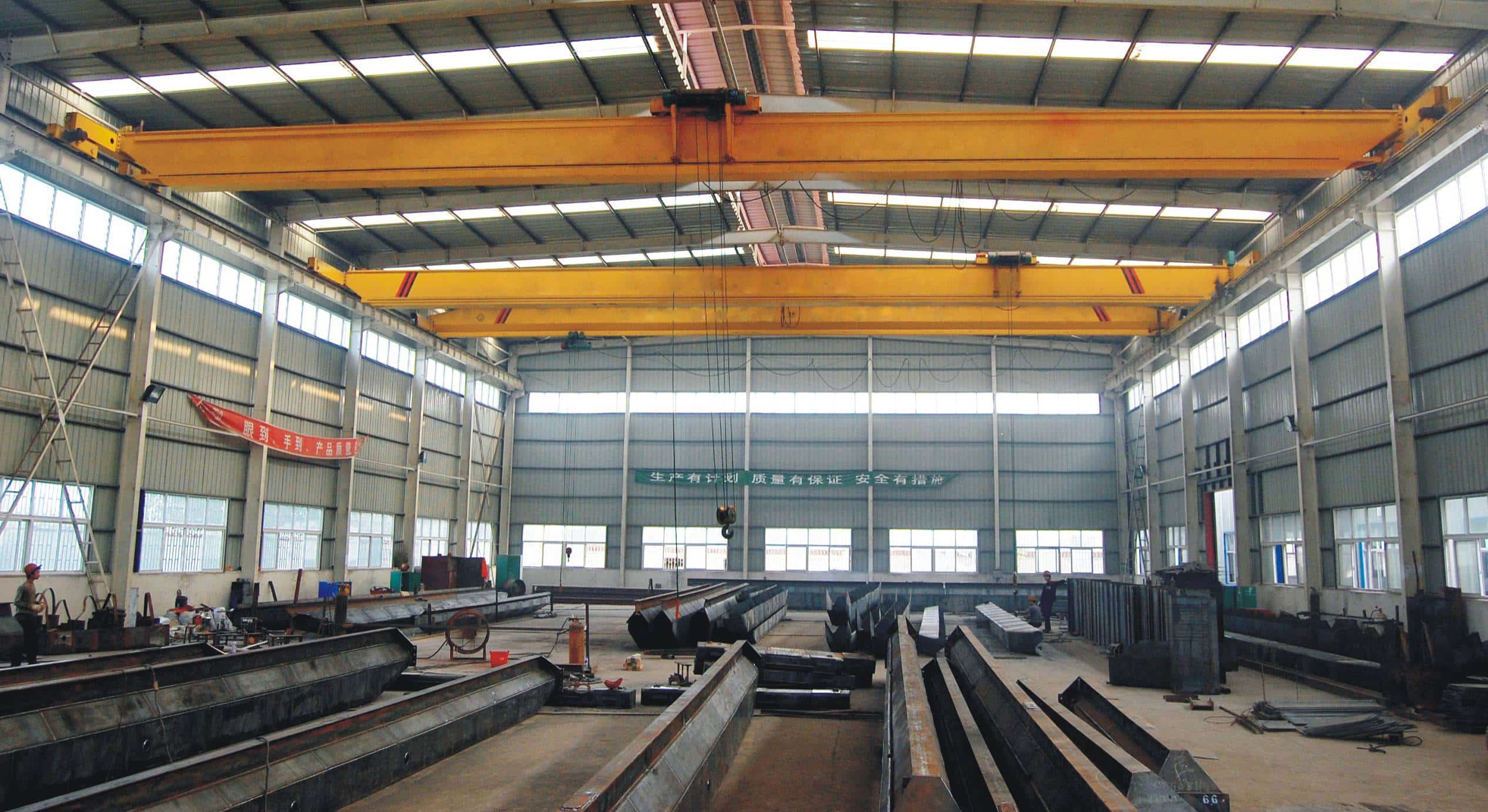 Kitanano factory real scene, overhead crane inside industrial workshop