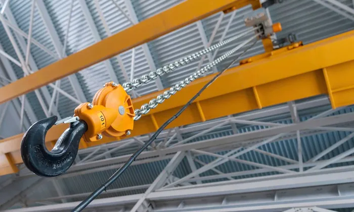 Comparison diagram of single girder and double girder overhead cranes