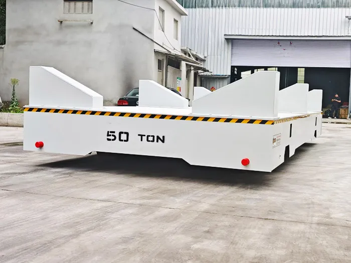 Transfer cart with V-shaped saddle supports on its deck for coil transport